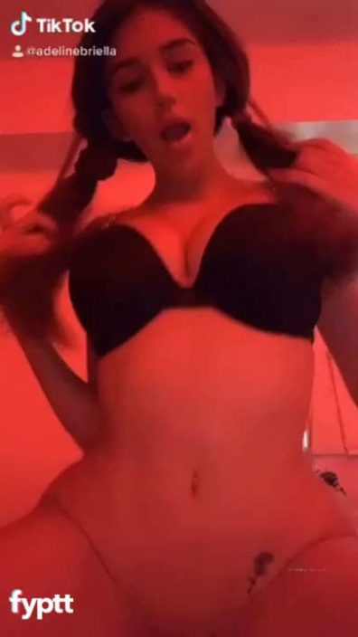 Sexy Latina TikTok chick twerking her firm nude ass