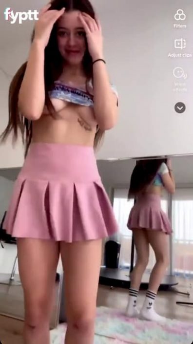 Topless Bree dancing 'Hai Phut Hon' on TikTok and shows her boobs