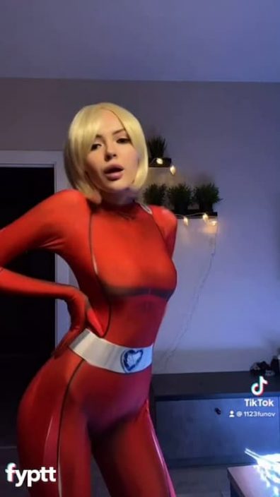 Totally Spies Clover shows boobs on TikTok with Twinkle Twinkle Little Star challenge