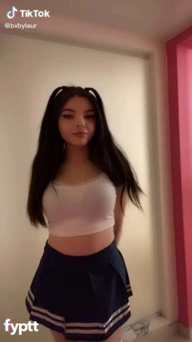 Leaked video of TikTok girl revealing her titties