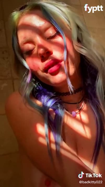 Sexy girl gets naked on tiktok and showing her boobs