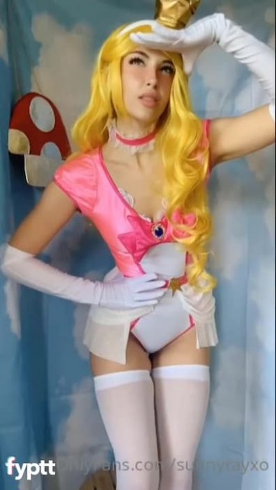 Sexy Princess Peach shows a close view of her pussy on TikTok