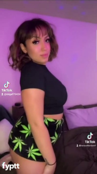 TikTok Thot Flashes Her Sexy Ass And Rides Dick