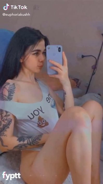 Petite TikTok babe with her super cute & hot nudes leaked