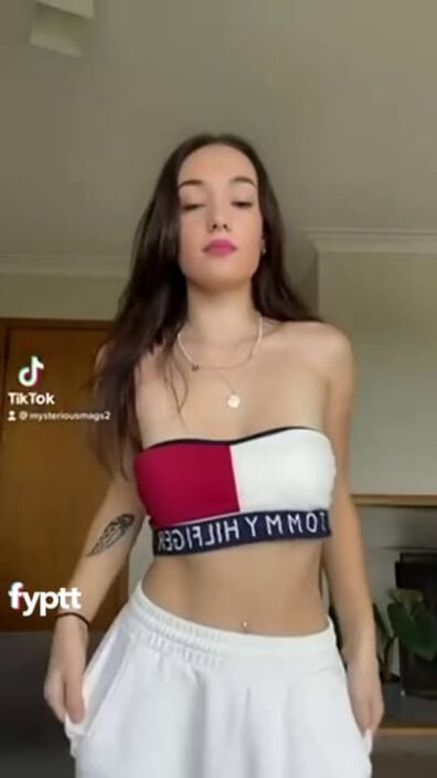 Nude TikTok Twitter brunette babe dancing and showing her beautiful waist with 'Rather Be'