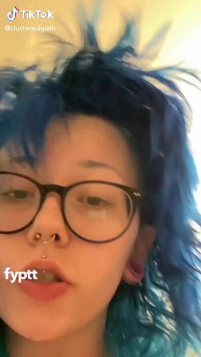 Blue haired girl dancing on TikTok without panties to show her pussy