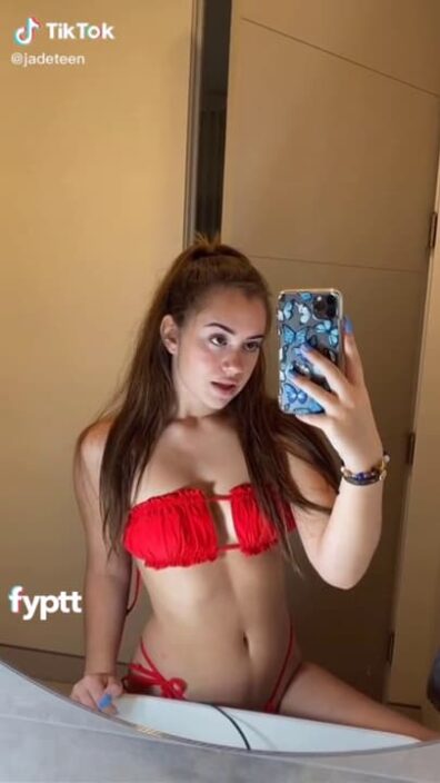 TikTok 18+ thot loves showing her perfect pussy and fucking it with dildos