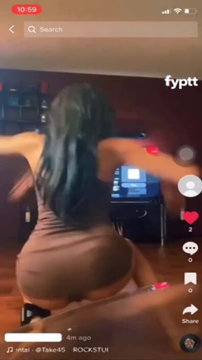 Pussy slip on TikTok and we can see how big her pussy lips are