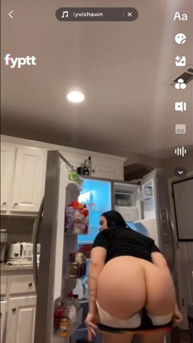 Girl revealing her huge TikTok ass by taking off her shorts