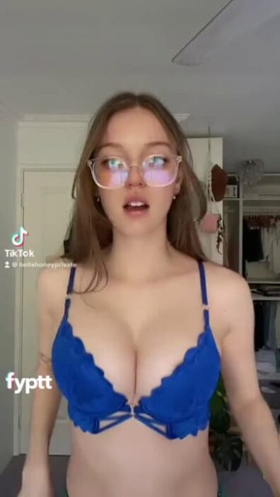 An Aussie with glasses reveals her bouncy TikTok boobs behind a blue bra