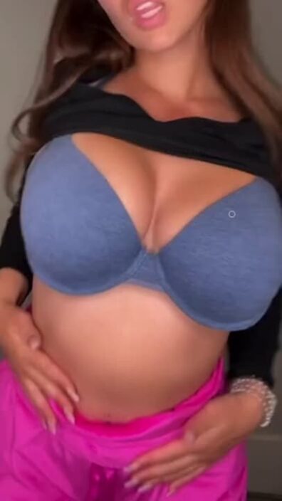 You will love to see these massive natural tits jiggle in this NSFW TikTok