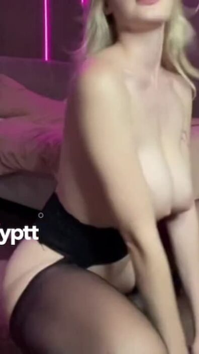 Blonde white girl made a new version of Buss It trend with her mesmerizing TikTok tits