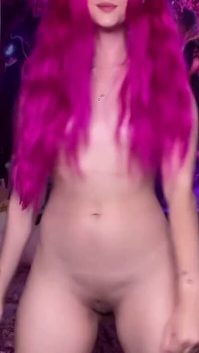 Bottomless XXX girl with dyed hair shaking her hips on TikTok