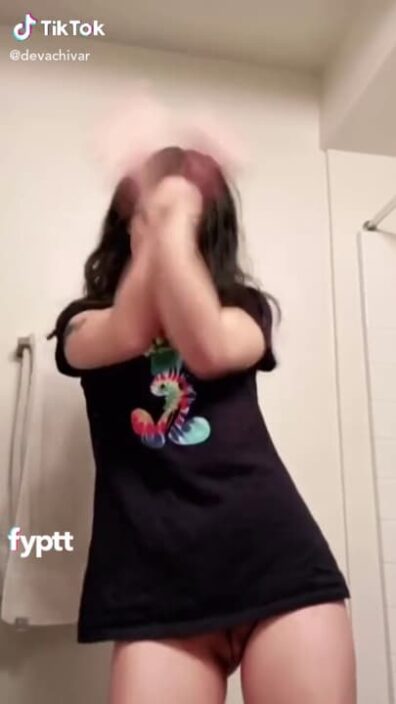 Slim babe doing TikTok trend but forgot to wear panties to hide her pussy
