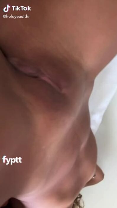 Curly hair Latina flashing her pussy beautiful shaved pussy on TikTok