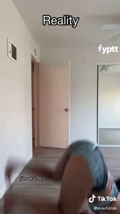 Ouch! This nude TikTok girl takes tumble practicing handstand