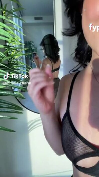 Let this girl give you a handjob and cum all over her face TikTok XXX
