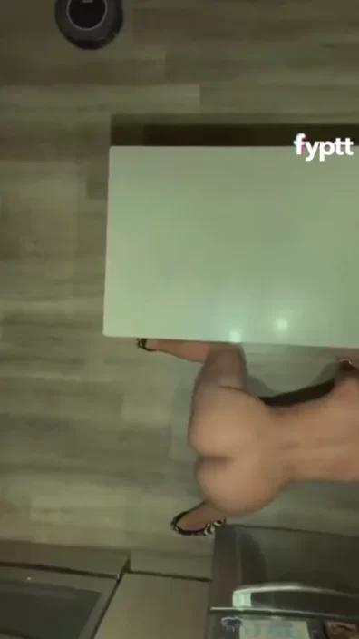 Thot making short ceiling phone trend vid before fucking herself with a dildo